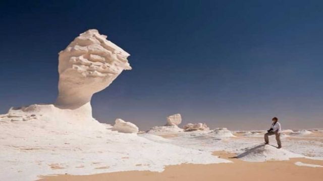 2 Day tour to the White Desert and Bahariya Oasis from Hurghada by flight — photo 3