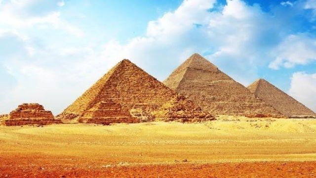 Day trip to Giza Pyramids and Sakkara from Hurghada — photo 3